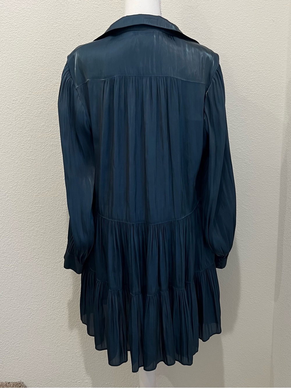 Cinq à Sept Slate Blue Satin Pleated Tiered Shirt Dress 12 Pockets - Picture 7 of 14
